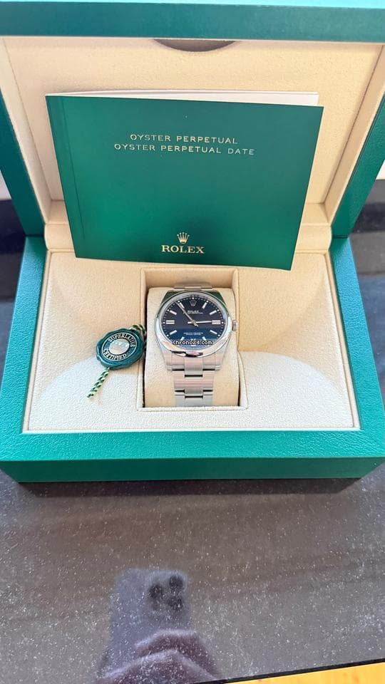 Rolex Oyster Perpetual 41 Full Set/ Red:124300