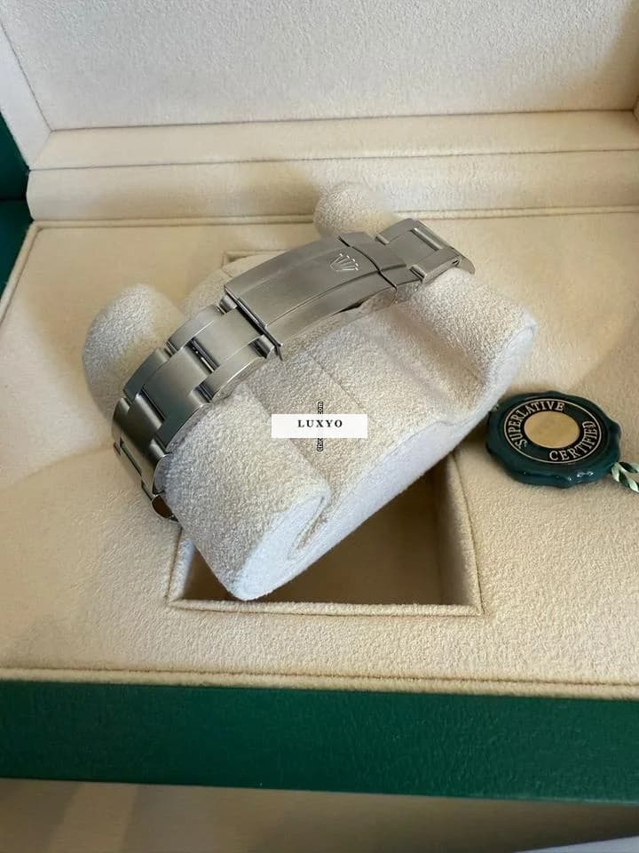 Rolex Oyster Perpetual 31 Unworn, 2024, full incl. box and papers - Thumbnail 3