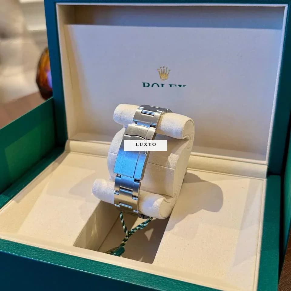 Rolex Oyster Perpetual  Stainless Dial (2025) Oyster BEIGE 41 mm / Ref: 134300 / New and stickers . - Thumbnail 14