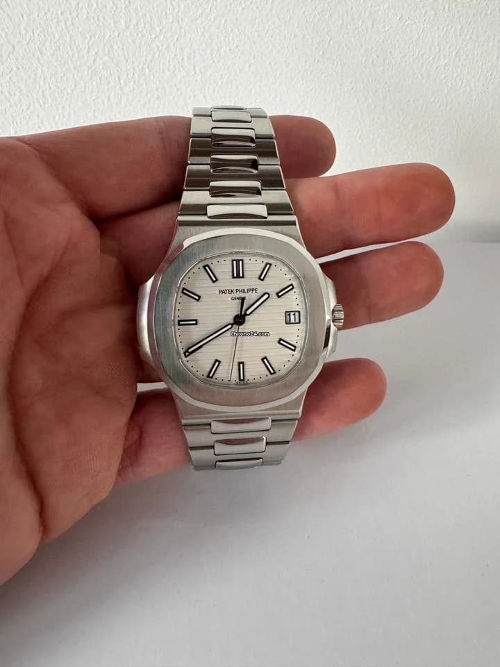 Patek Philippe Nautilus 2018 white dial full set 99% condition