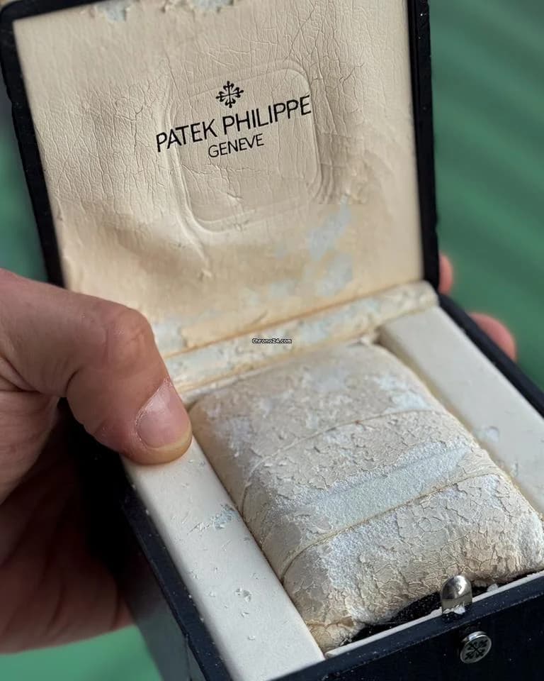 Patek Philippe Nautilus Blue Ribbed Dial – Steel – Box & Dealer Invoice – 2000 - Thumbnail 11