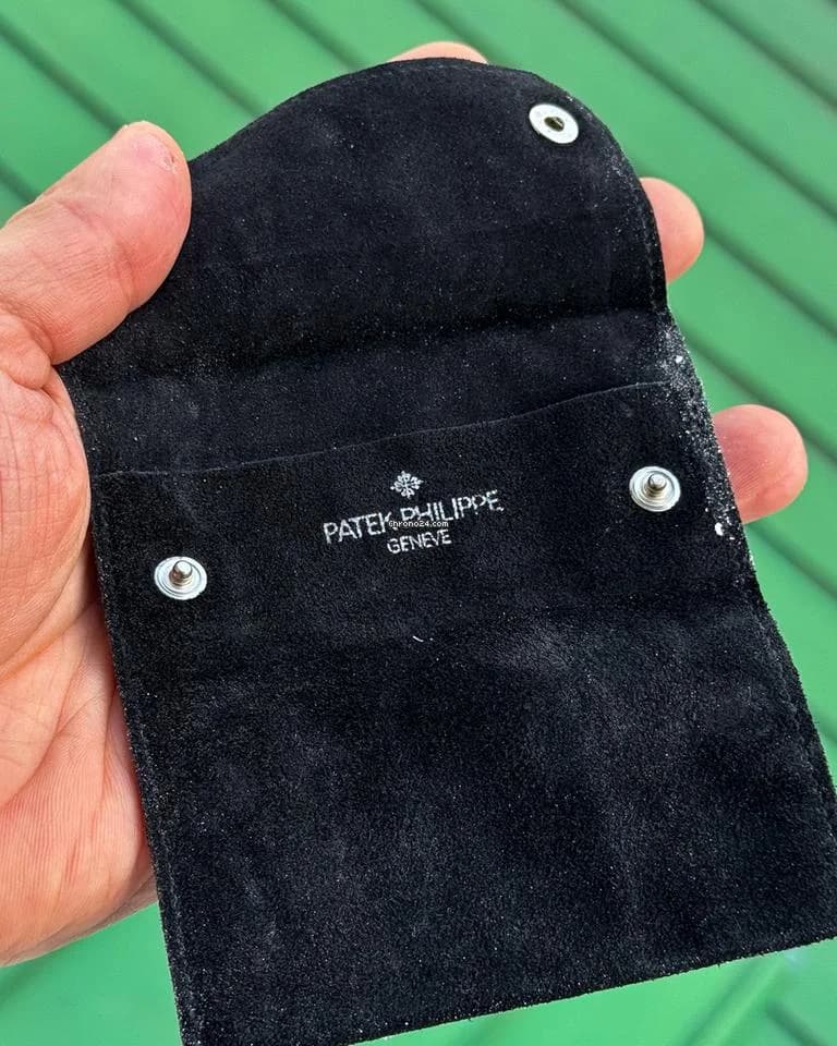 Patek Philippe Nautilus Blue Ribbed Dial – Steel – Box & Dealer Invoice – 2000 - Thumbnail 13