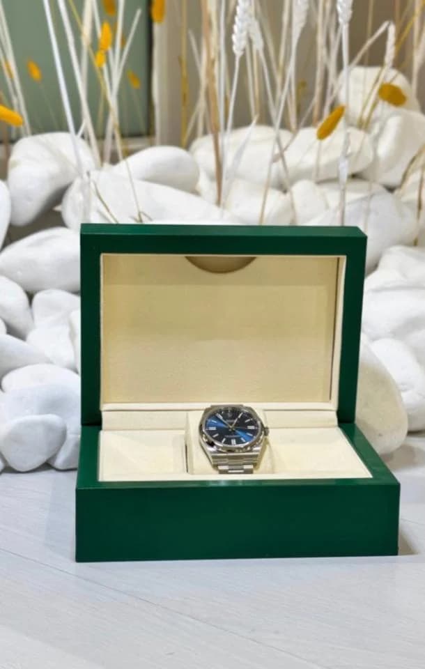 Rolex Oyster Perpetual 41 Blue Dial - Thumbnail 2